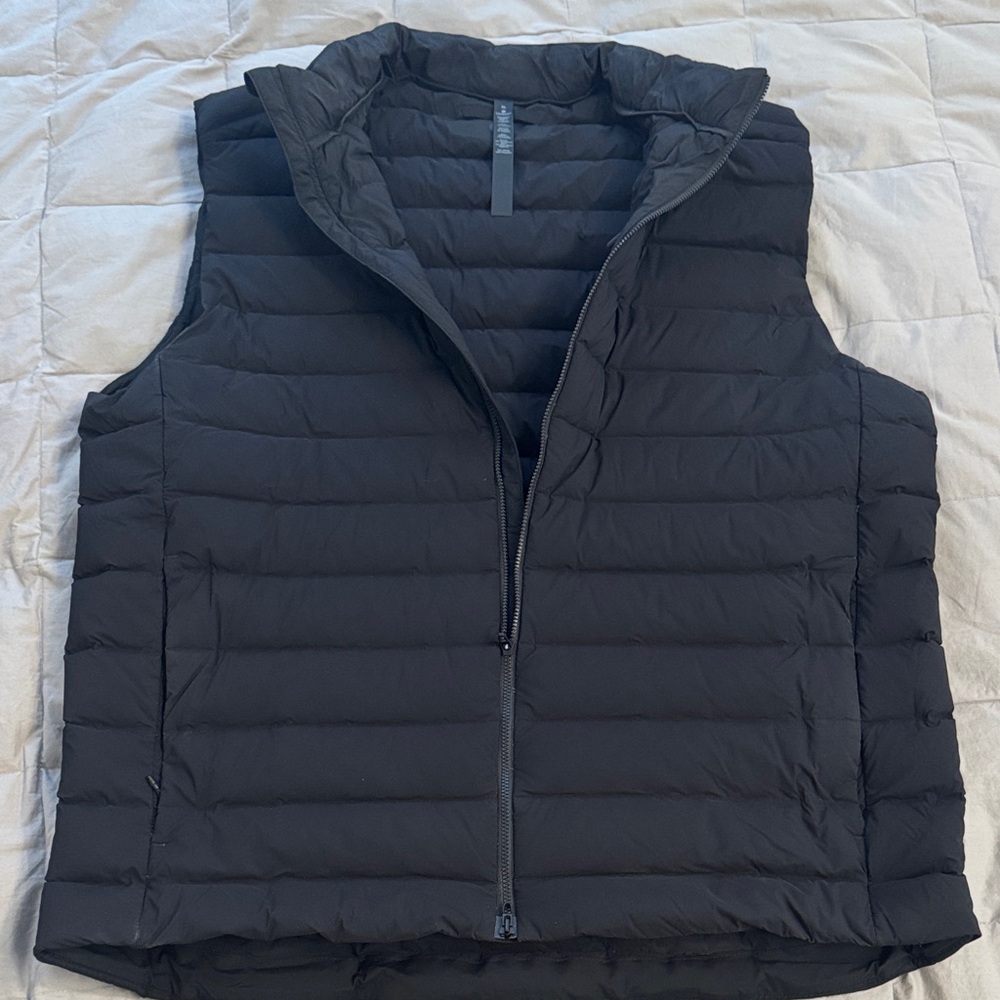 Lululemon Men's navigation down Black  Vest size XL excellent condition - Picture 3 of 4